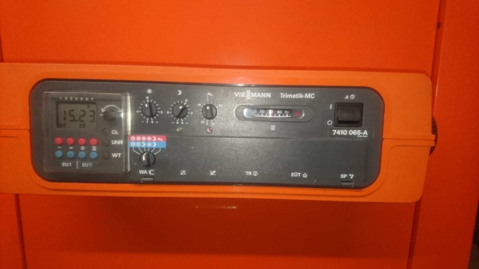 Viessmann Trimatik-MC Heizungssteuerung mit Display und Knöpfen