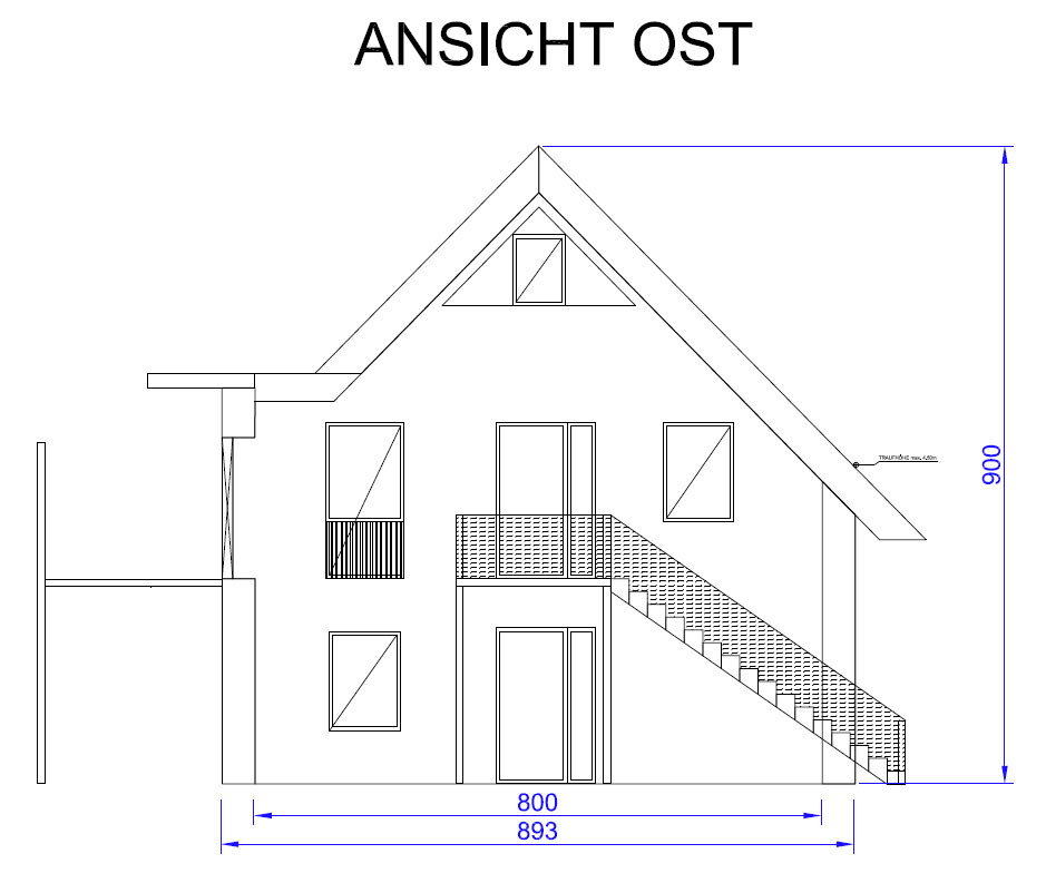 Ostansicht eines zweigeschossigen Hauses mit Dach, Außentreppe, Balkon und Fenstern.