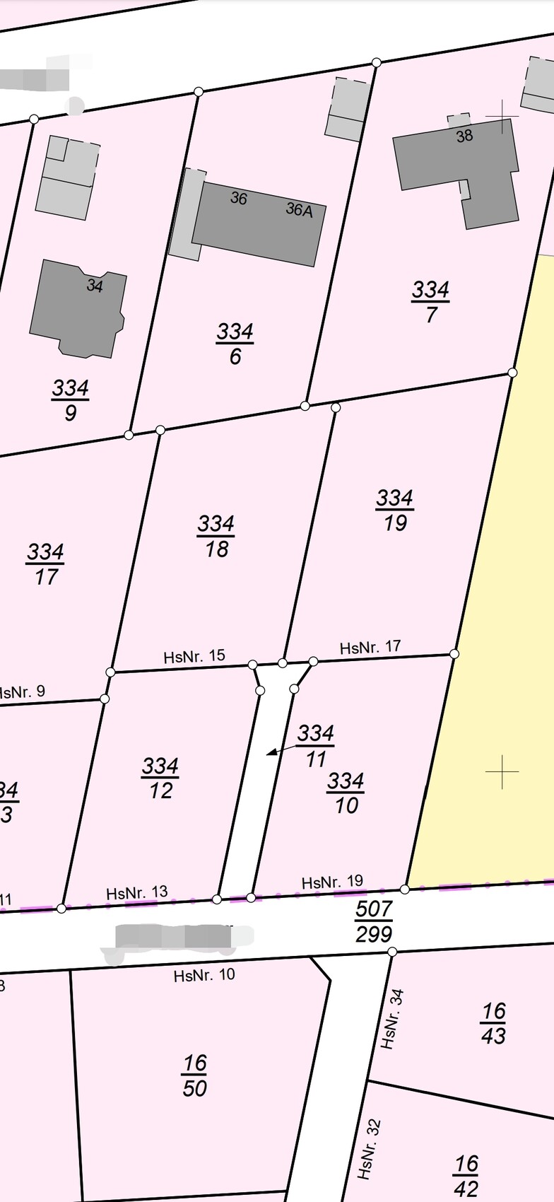 Flurkarte mit pinken Parzellen und grauen Gebäuden; Parzellen 334/6, 334/7, 334/11, 334/18.