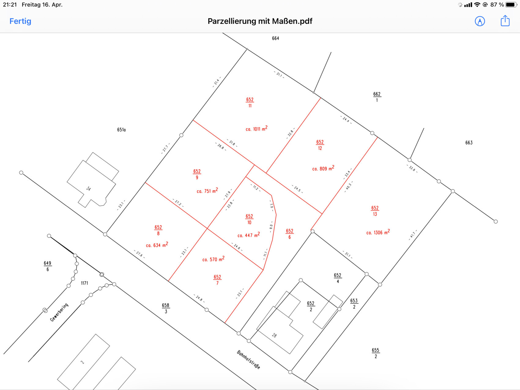 Lageplan: Parzellierte Grundstücke mit roten Umrissen und Flächenangaben in m².
