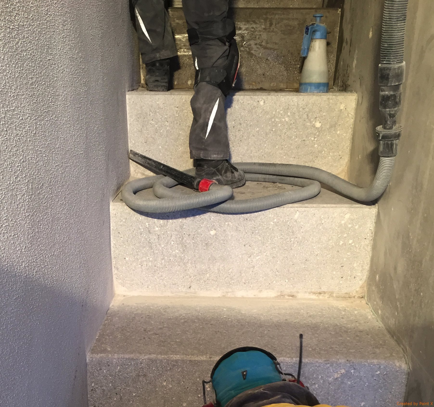 pflege-und-erhalt-einer-sichtbetontreppe-163979-1.jpg