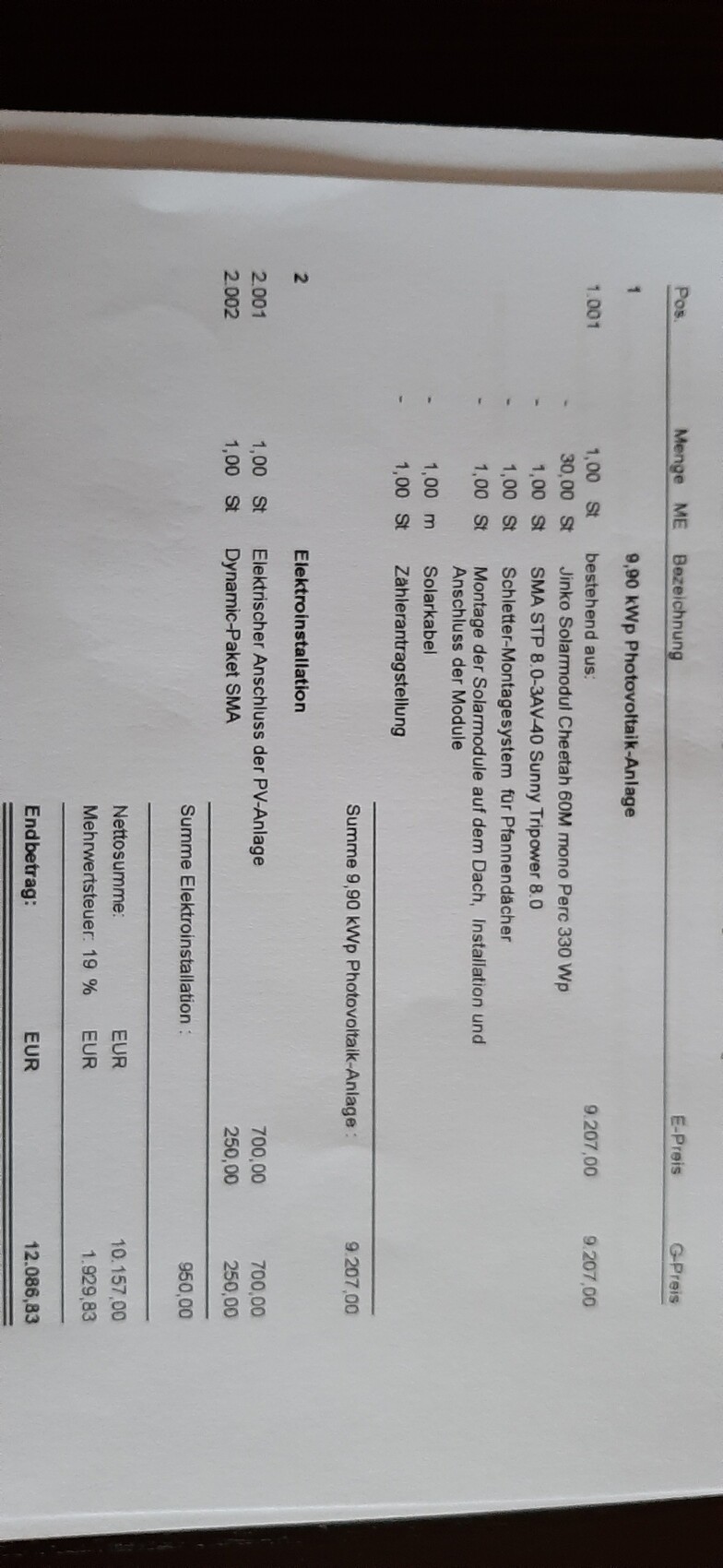 Dokument mit Kostenaufstellung einer Photovoltaik-Anlage: Positionen, Preise und Gesamtbetrag.