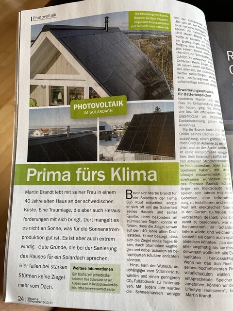 Dächer mit Solarmodulen; Magazinseite über Photovoltaik im Solardach, Titel Prima fürs Klima.