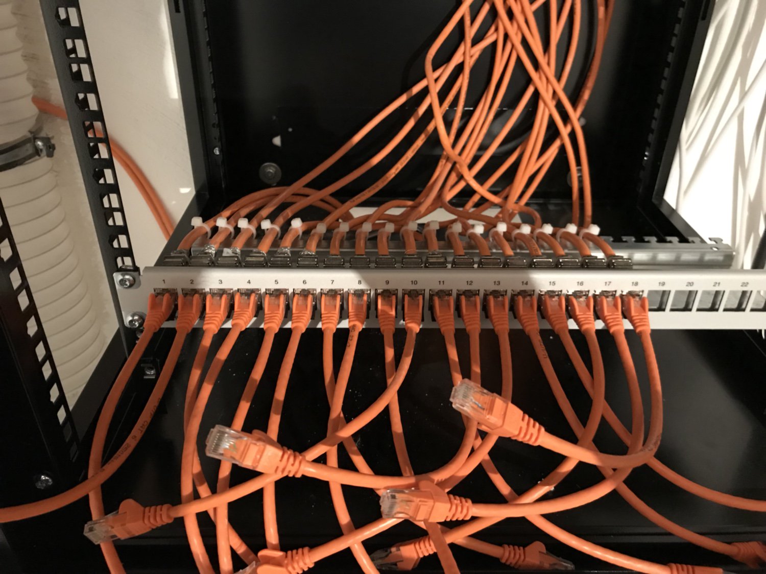 planung-des-netzwerkschrankes-und-dessen-inhalt-249461-2.jpg