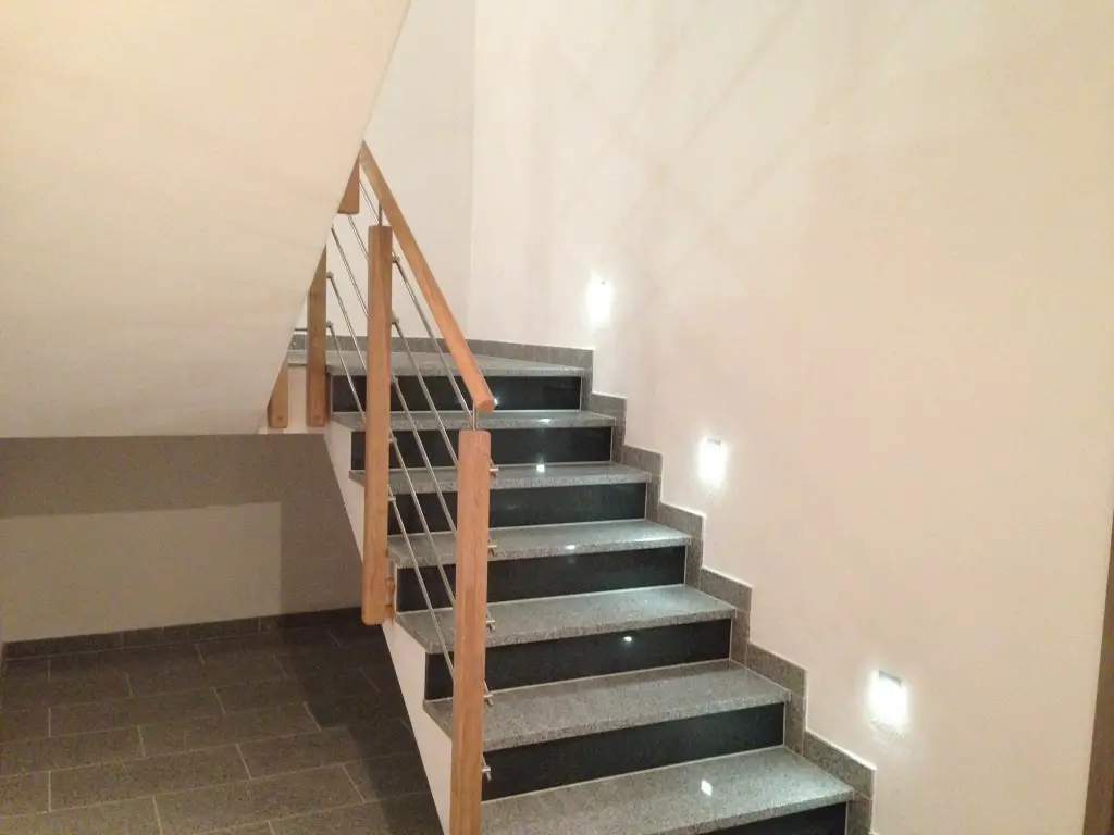 podesttreppe-aus-beton-104497-1.jpg