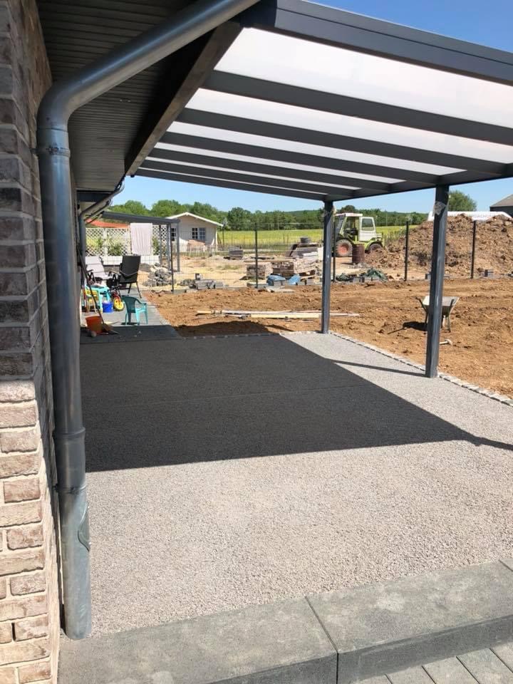 polycarbonateindeckung-fuer-terrassenueberdachung-bei-regen-laut-568639-1.jpeg