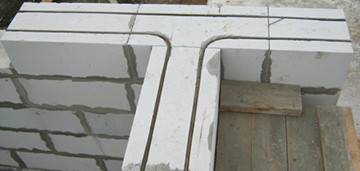 porenbeton-erste-steinreihe-ausgleichen-575892-2.jpg