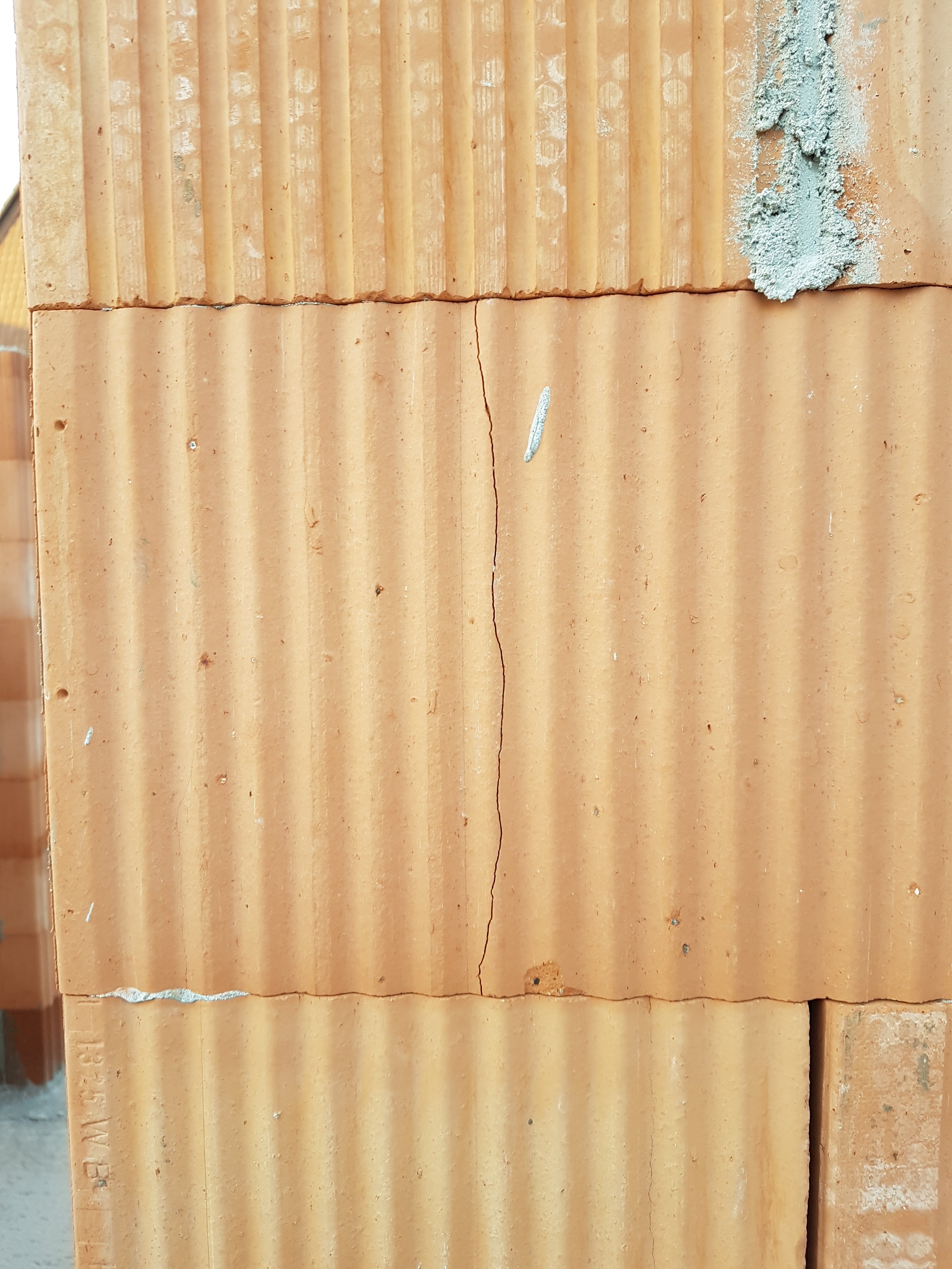 poroton-ziegel-in-grundmauer-beschaedigt-350779-2.jpg