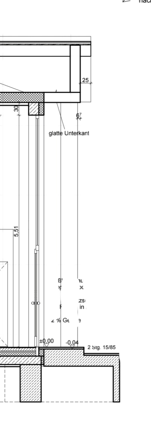Querschnitt eines Fensterrahmens mit Maßangaben und glatter Unterkante.