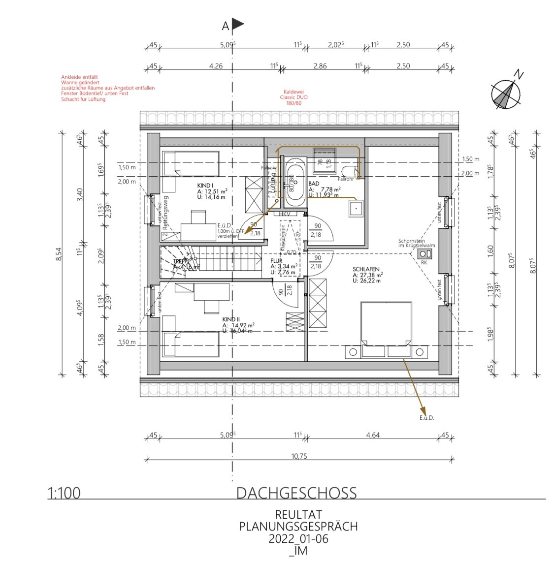 Grundriss Dachgeschoss: Schlafzimmer, zwei Kinderzimmer, Bad, Flur und Treppe; Maßstab 1:100.