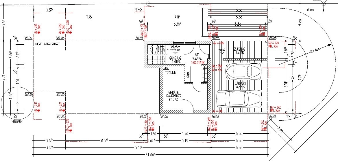 Grundrissplan eines Gebäudes mit Doppelgarage, Treppe, Technikraum und Fluren.