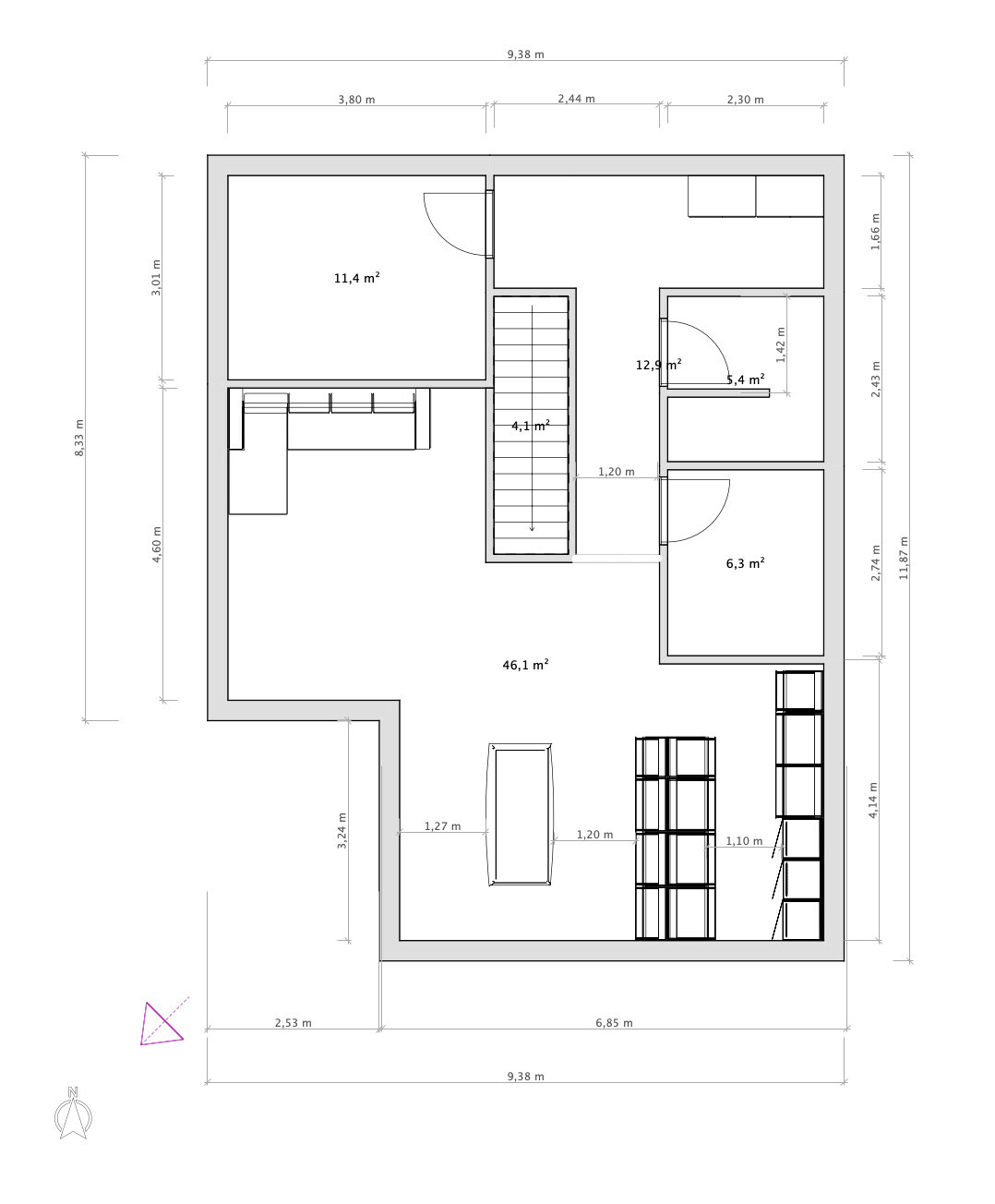 Grundriss eines Gebäudes mit Räumen, Treppenhaus, Türen und Flächenangaben in Quadratmetern.