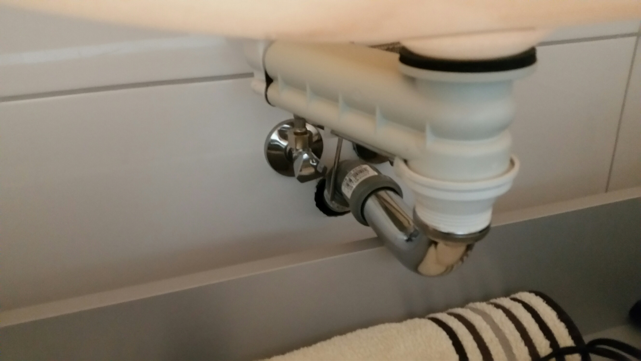 problem-mit-anschluss-waschbecken-zu-abwasserleitung-rohr-97724-1.jpg
