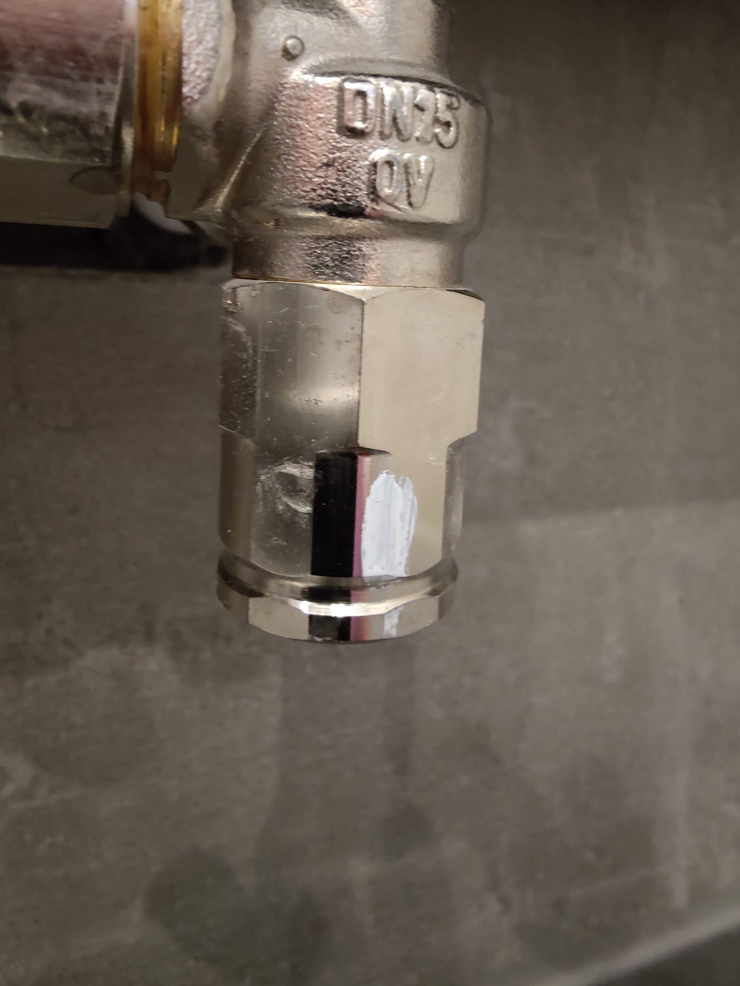 programmierbares-thermostat-fuer-ditechfussbodenheizung-586698-2.jpg