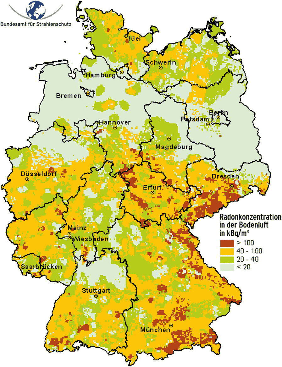 Karte Deutschlands mit Radonkonzentration in Bodenluft (kBq/m^3) und Städtenamen.