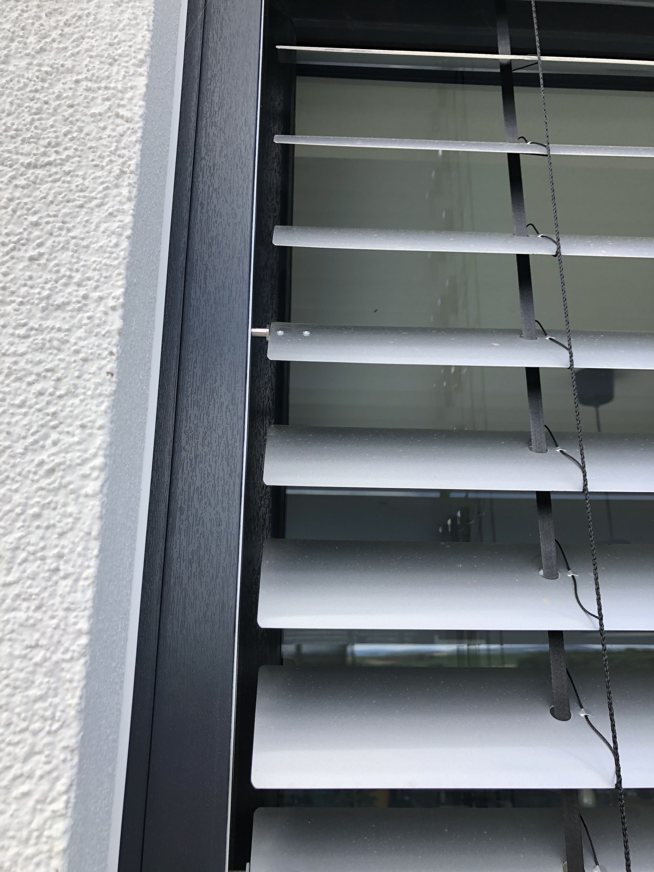 raffstore-bleibt-nicht-in-der-fuehrungsschiene-416672-2.jpg