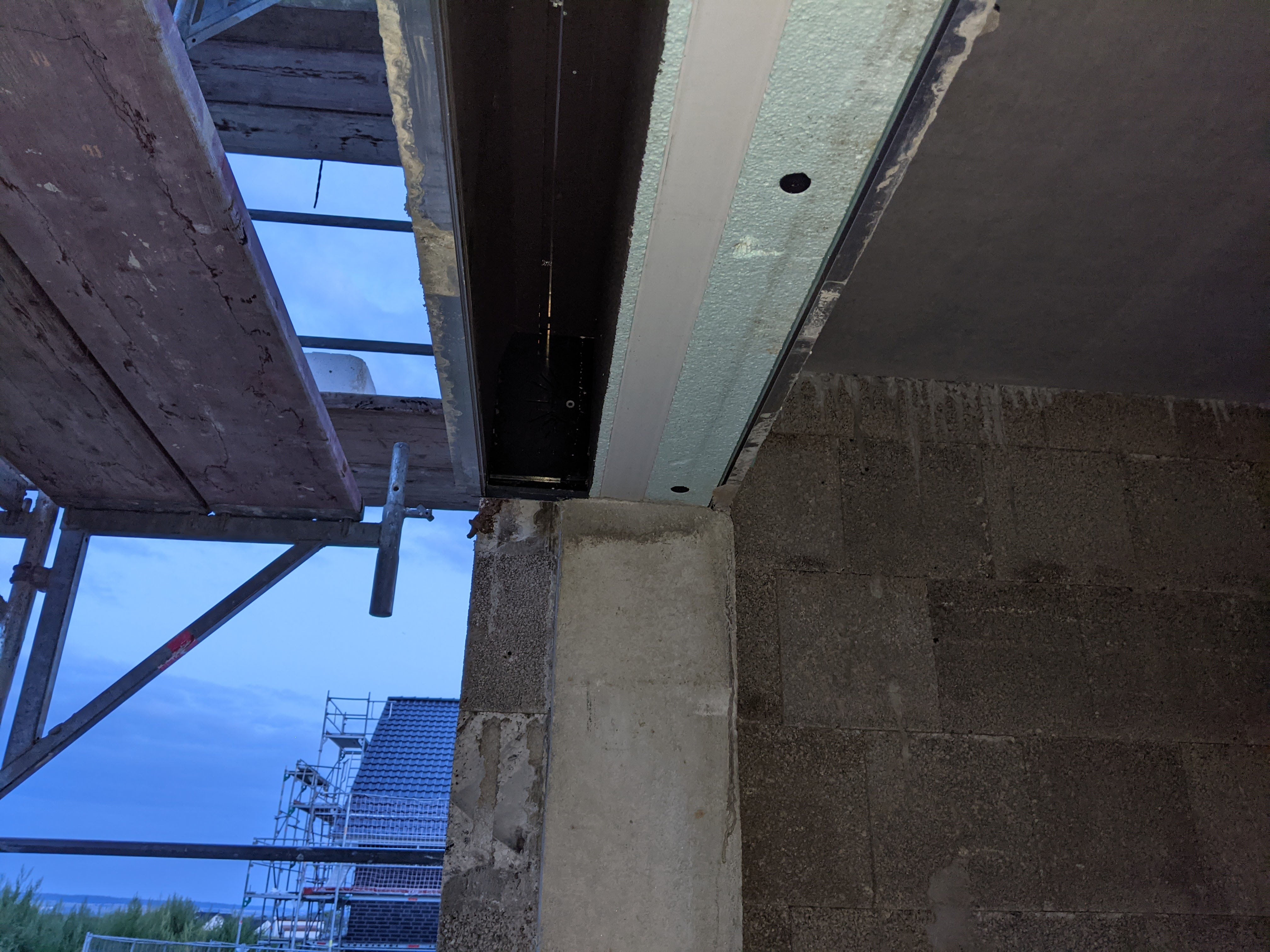 raffstorekasten-nicht-mauerbuendig-evtl-fehlplanung-ideen-524706-2.jpg