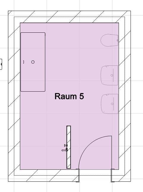 Grundriss Raum 5: großes Rechteck, rechts drei Toiletten, links Schrank, Tür unten rechts
