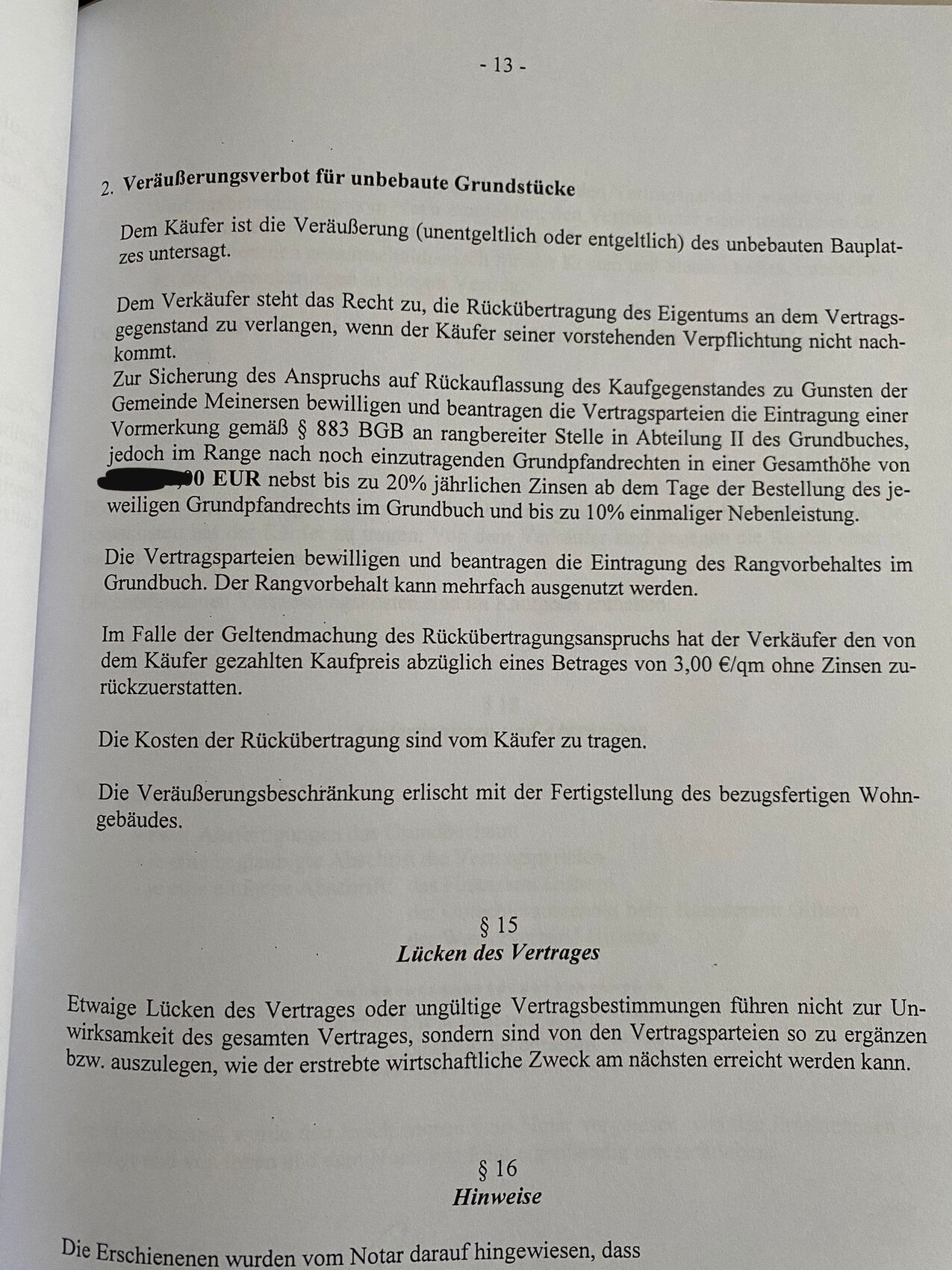 Seite eines Vertragsdokuments über Veräußerungsverbote für unbebaute Grundstücke.
