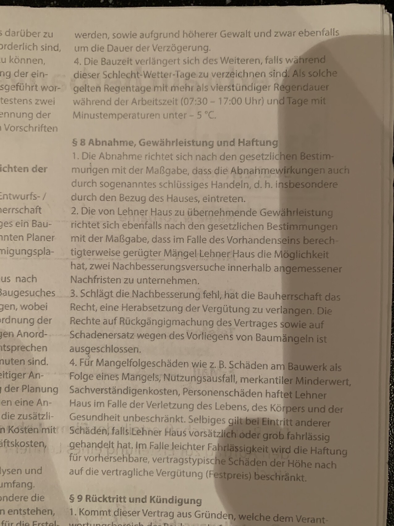Seite aus einem Gesetzestext: §8 Abnahme, Gewährleistung, Haftung; §9 Rücktritt und Kündigung.