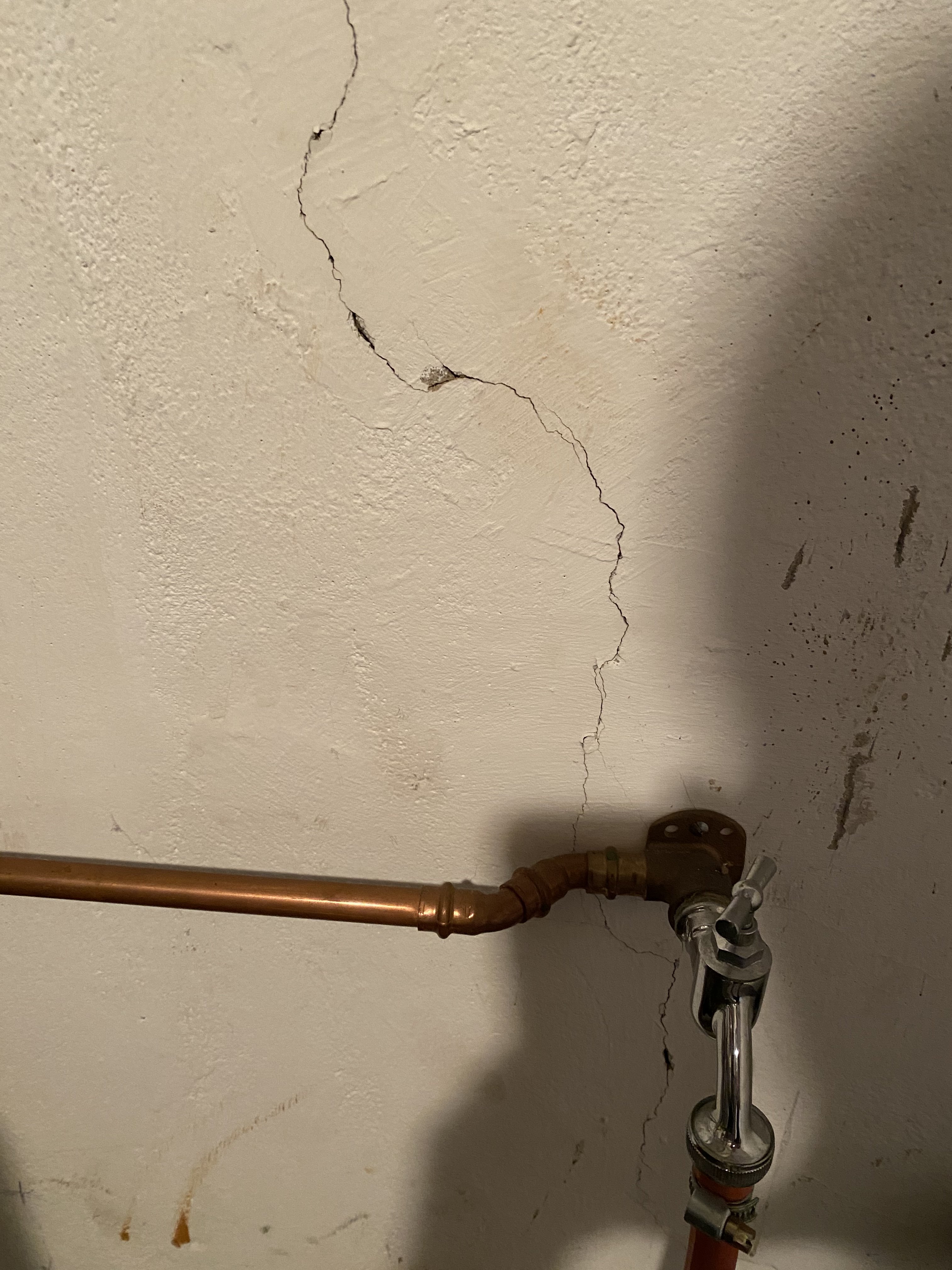 riss-keller-altbau-unbedenklich-498783-2.jpeg