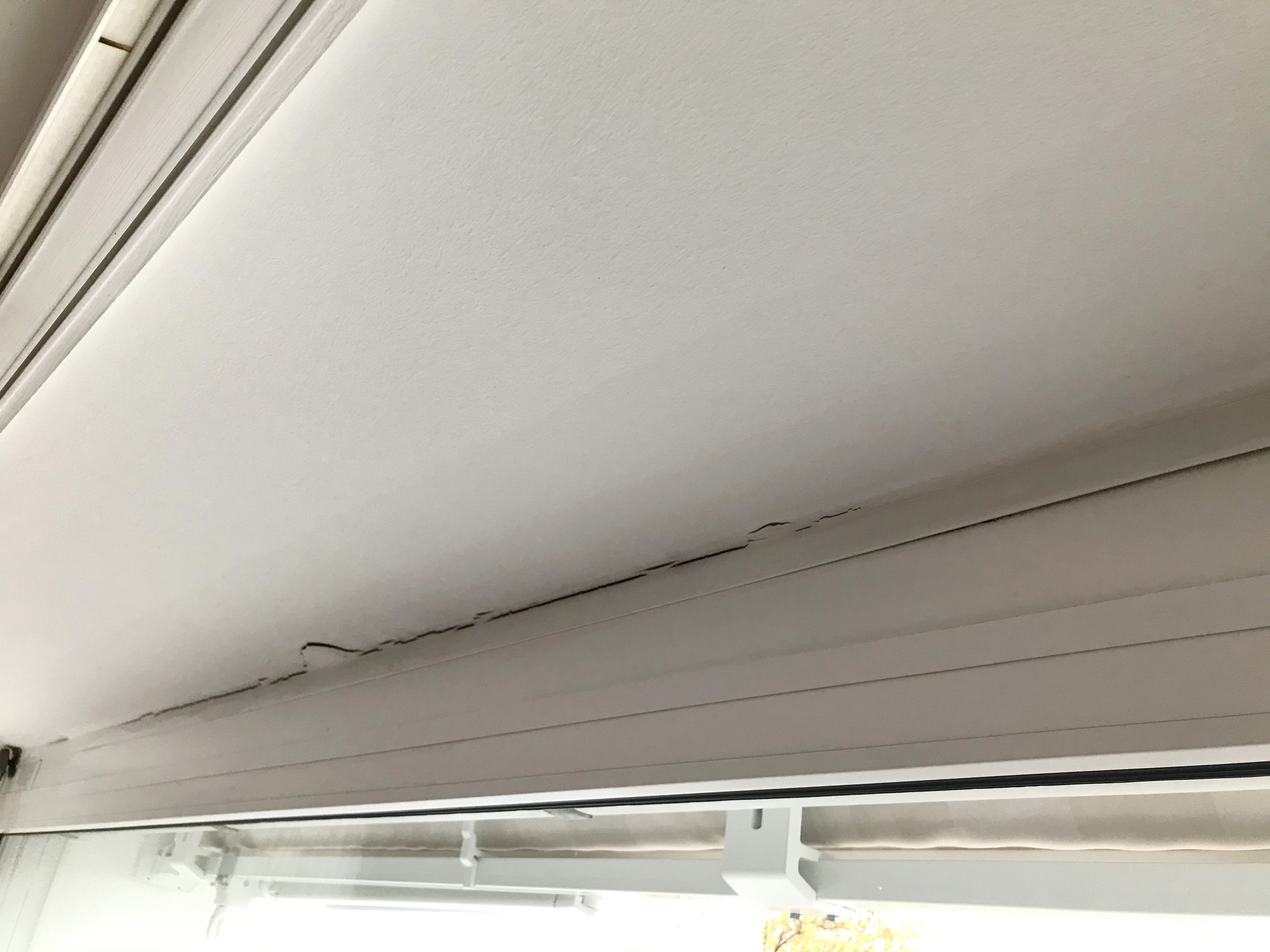risse-im-innenputz-fensterlaibung-543185-2.jpg