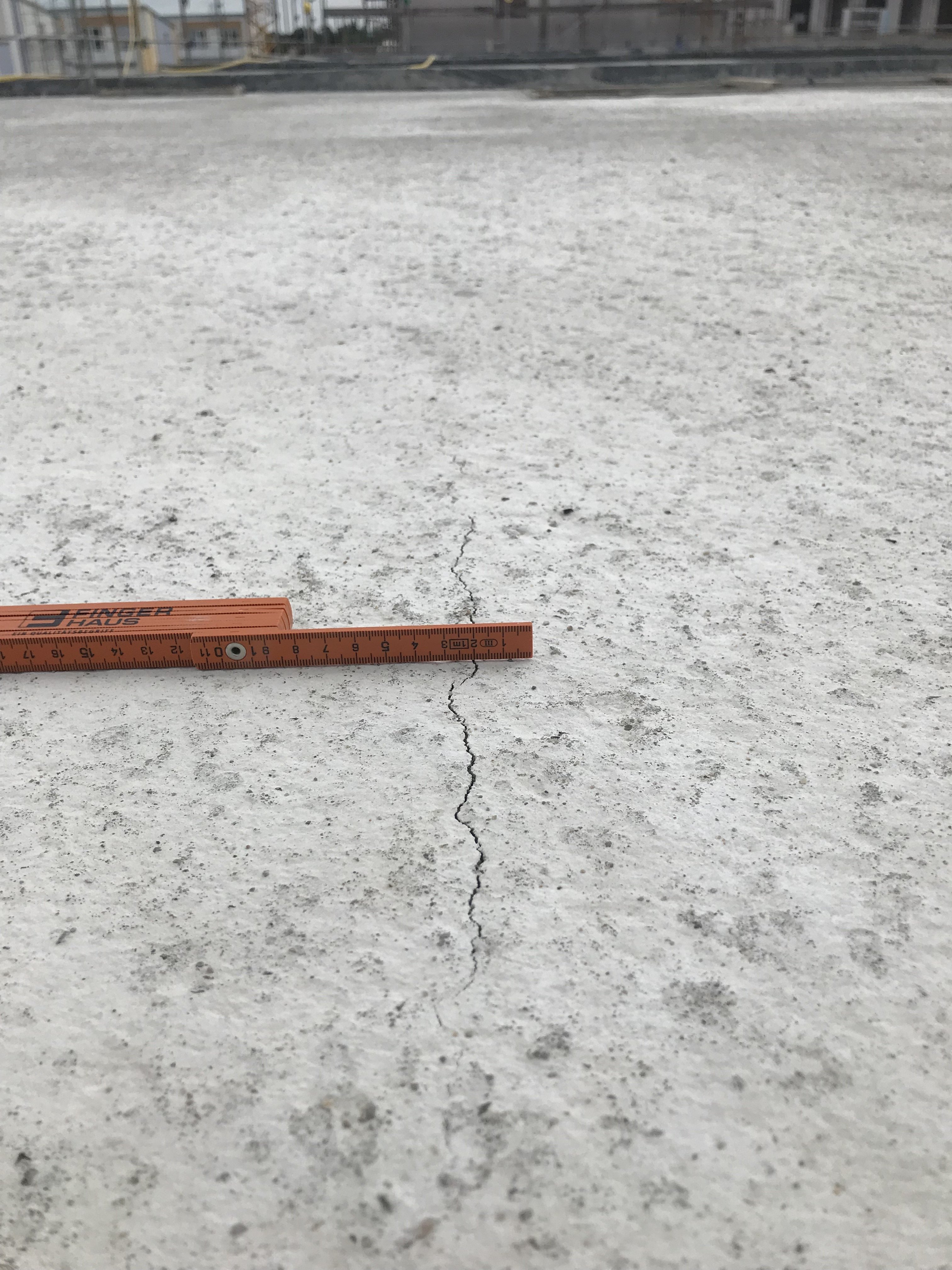 risse-in-betondecke-mangel-330236-1.JPG