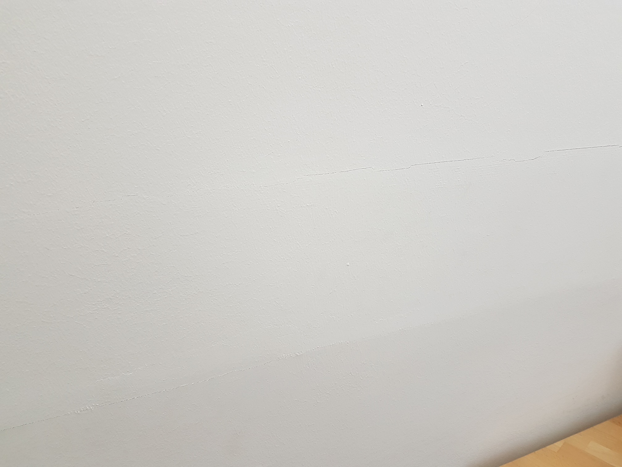 risse-trockenbauwand-zwischenschicht-massiwand-247228-1.jpg