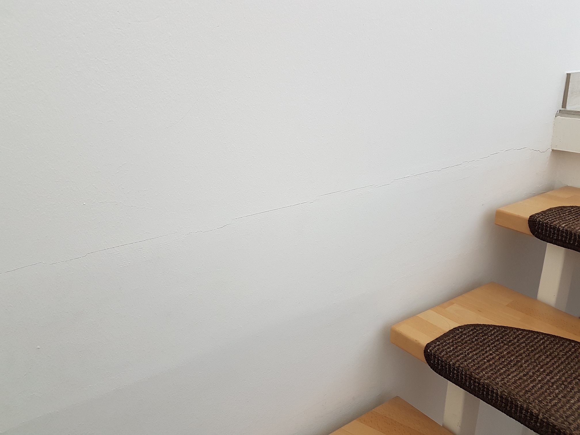 risse-trockenbauwand-zwischenschicht-massiwand-247228-3.jpg