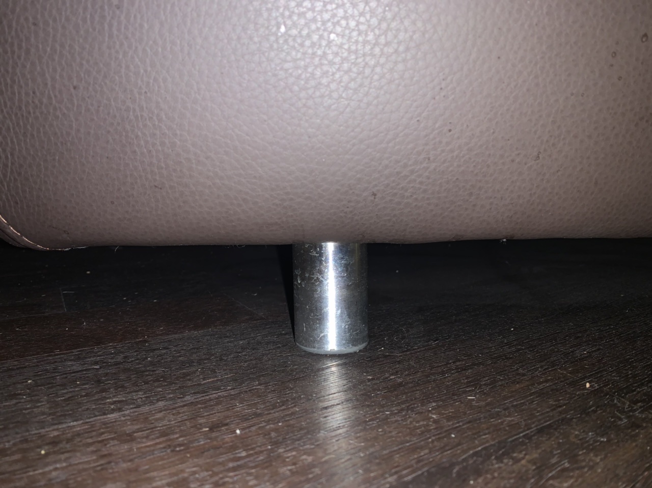 robbie-passt-nicht-unters-sofa-ideen-fuers-erhoehen-gesucjt-464863-2.jpeg