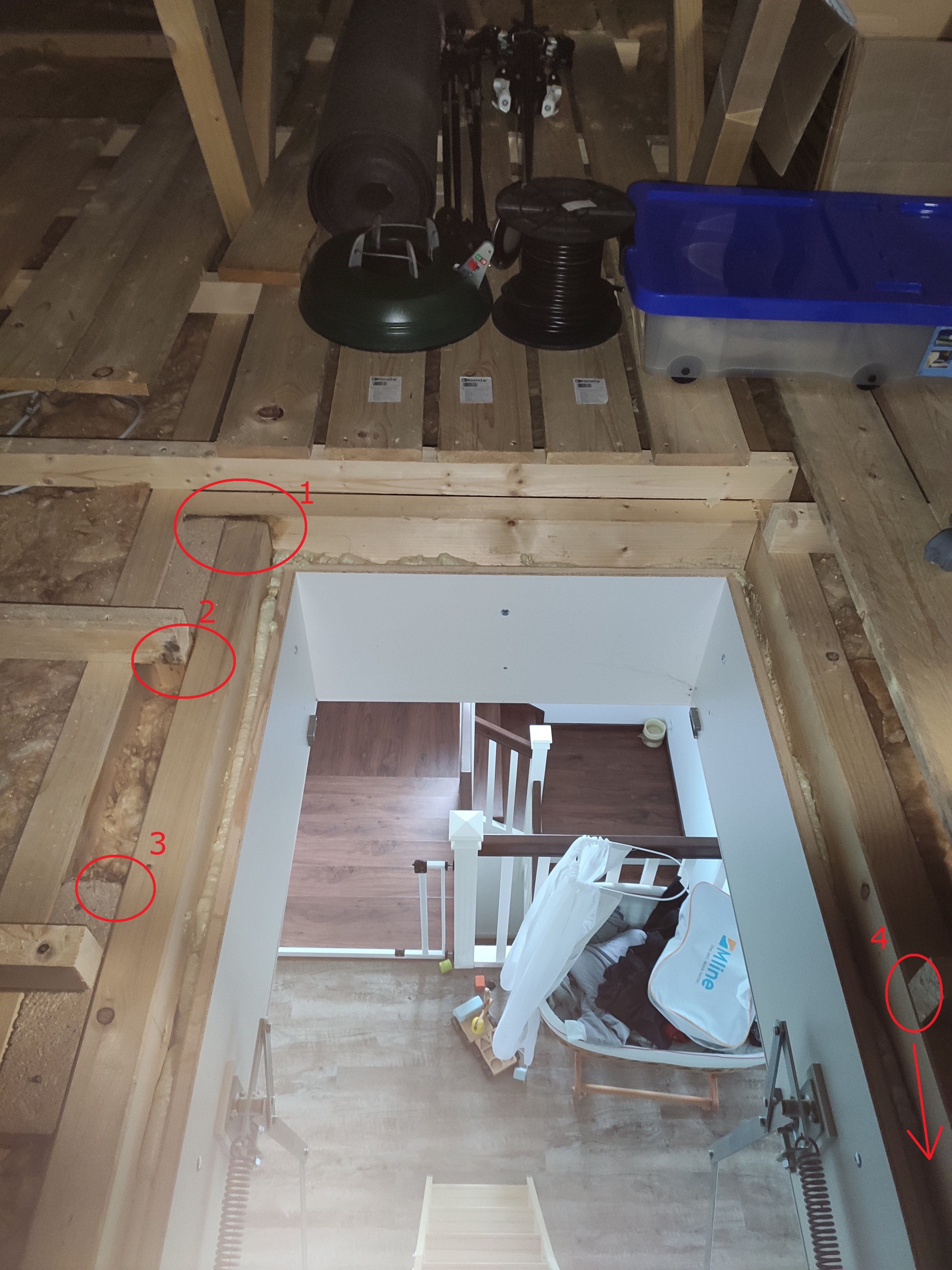 rohbau-dachboden-offene-dielenkonstruktion-stufenbereich.jpg