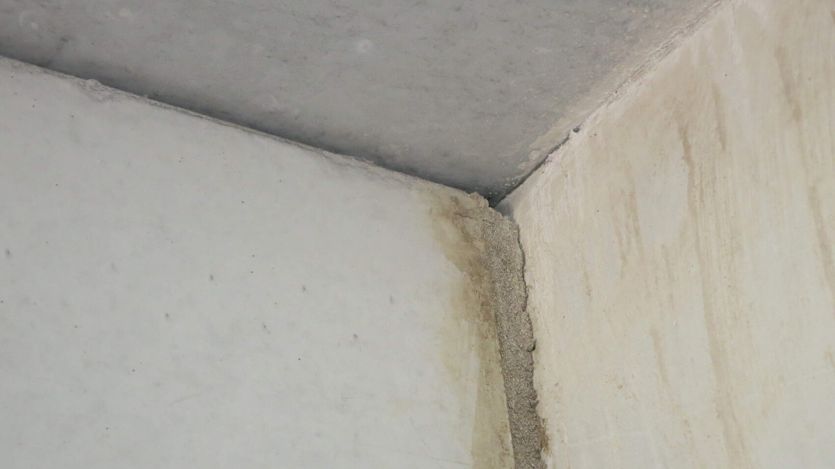rohbau-ecke-beton-wand-decke.JPG
