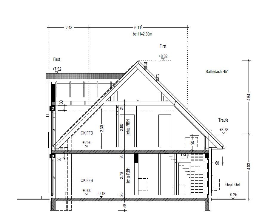 Schnitt durch ein zweigeschossiges Haus mit Satteldach, Treppe und Maßen.