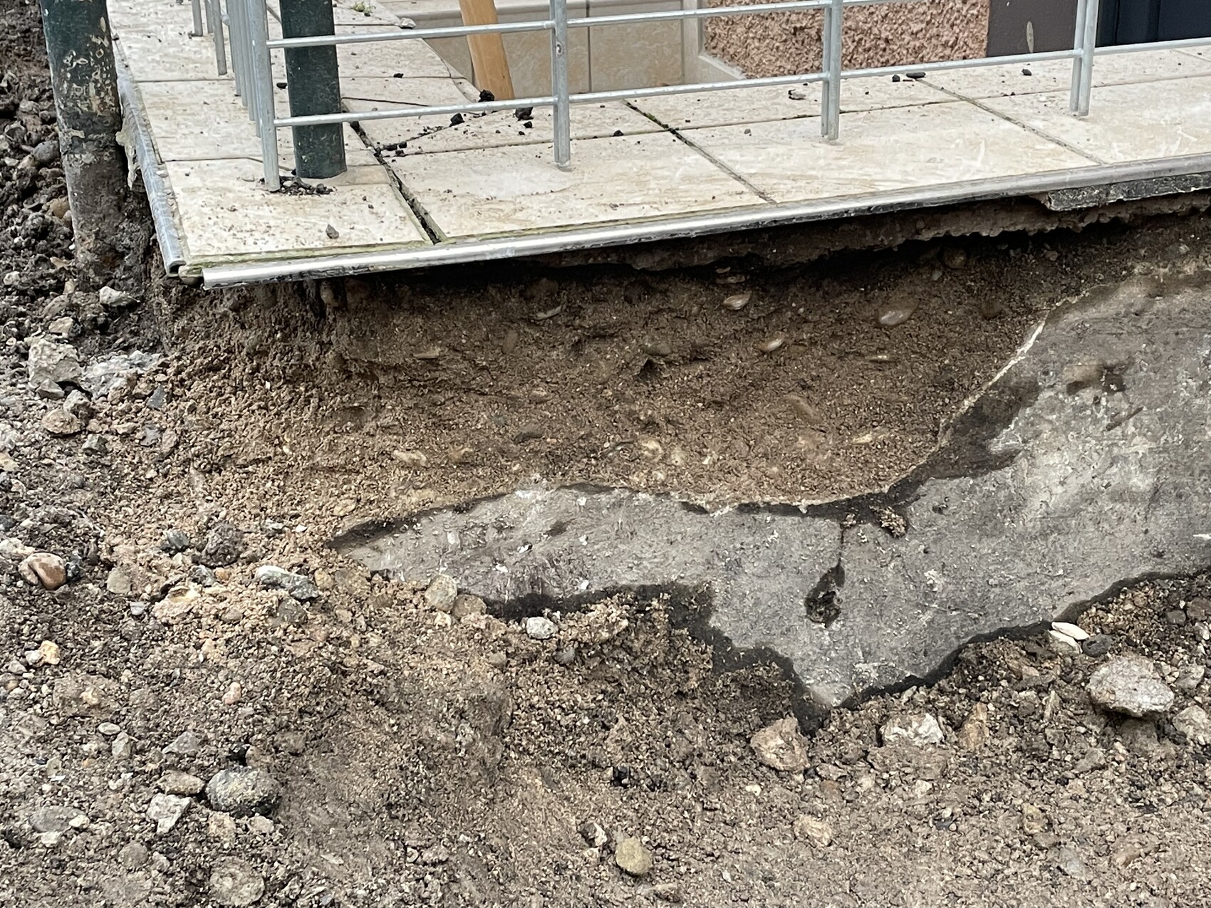 rohbau-fundament-terrassenbereich-sichtbar.jpeg