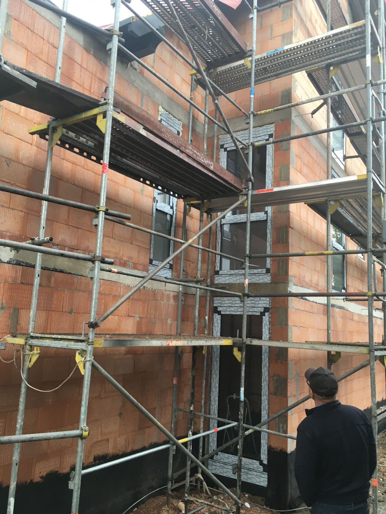 rohbau-hausbau-wandkonstruktion-baustelle.JPG