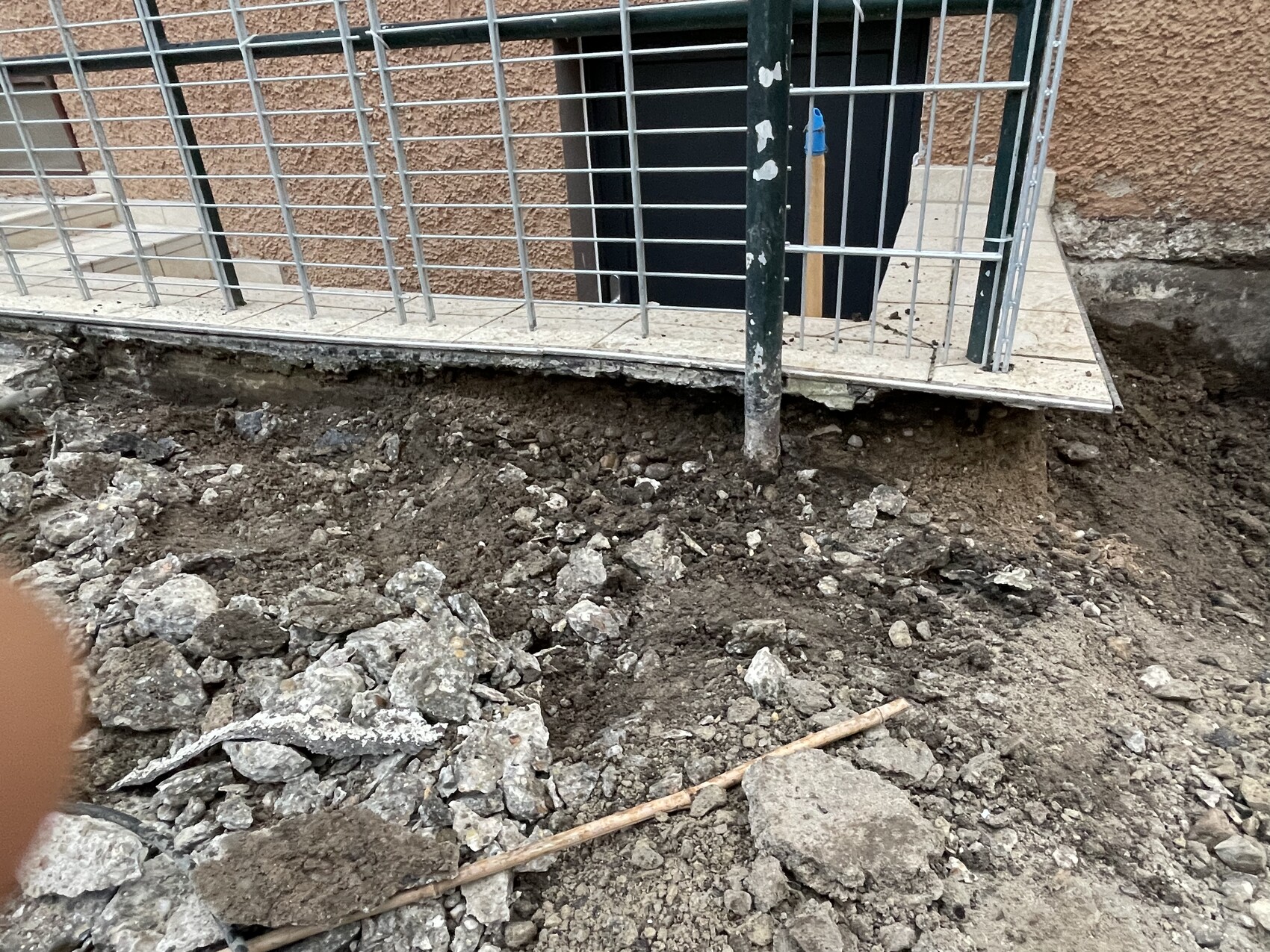 rohbau-und-fundament-baustelle-erdarbeiten.jpeg