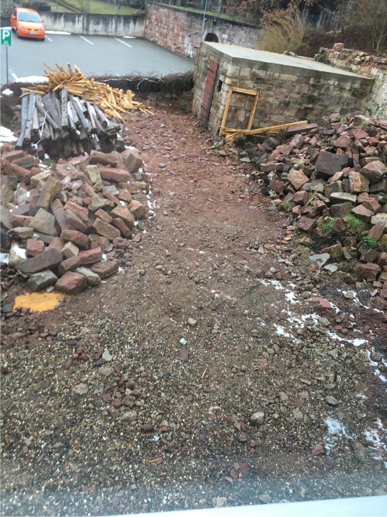 rohbau-und-fundament-baustelle-mauer-steine.jpeg