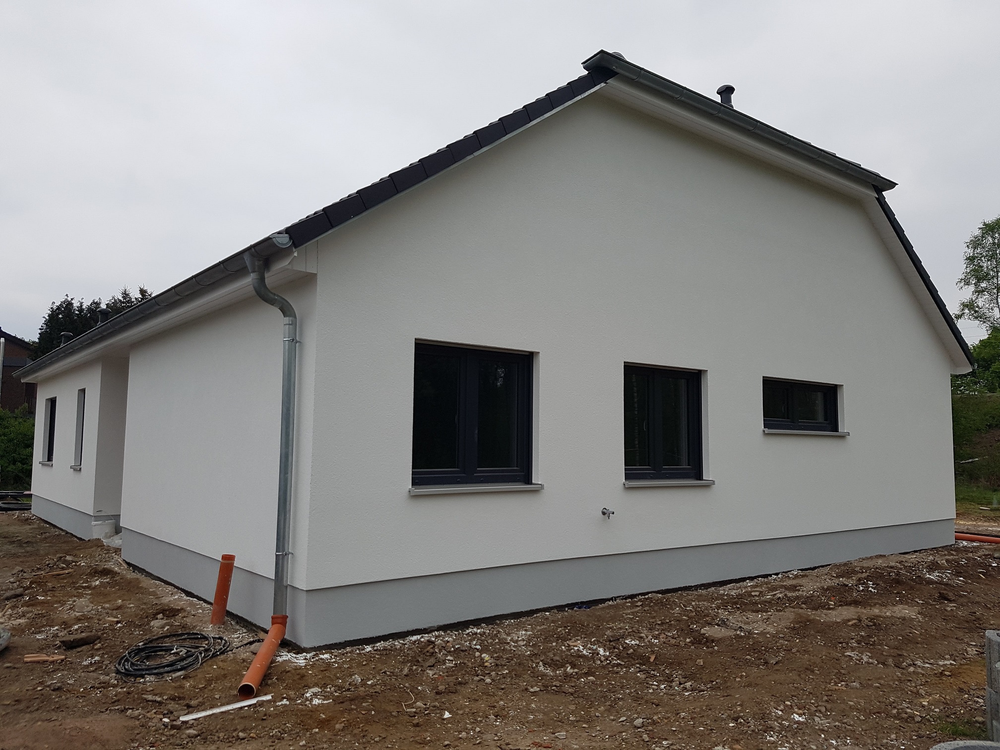 rohbau-und-fundament-haus-aussenansicht.jpg