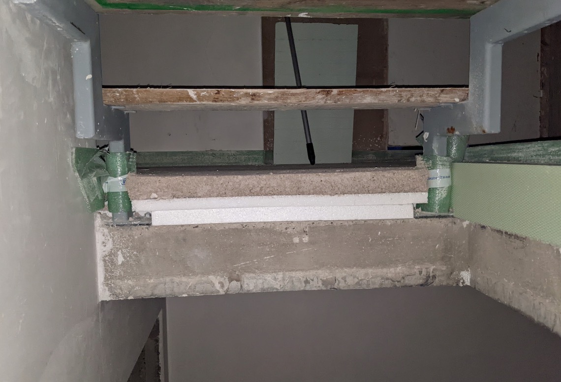 rohbau-und-fundament-kellerbau-arbeiten-im-innenraum.jpeg