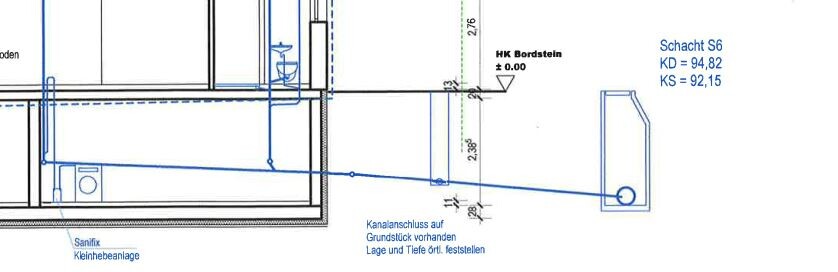Technischer Bauplan zeigt Fundament, Kanalanschluss und Haustechnik im Grundriss eines Hauses