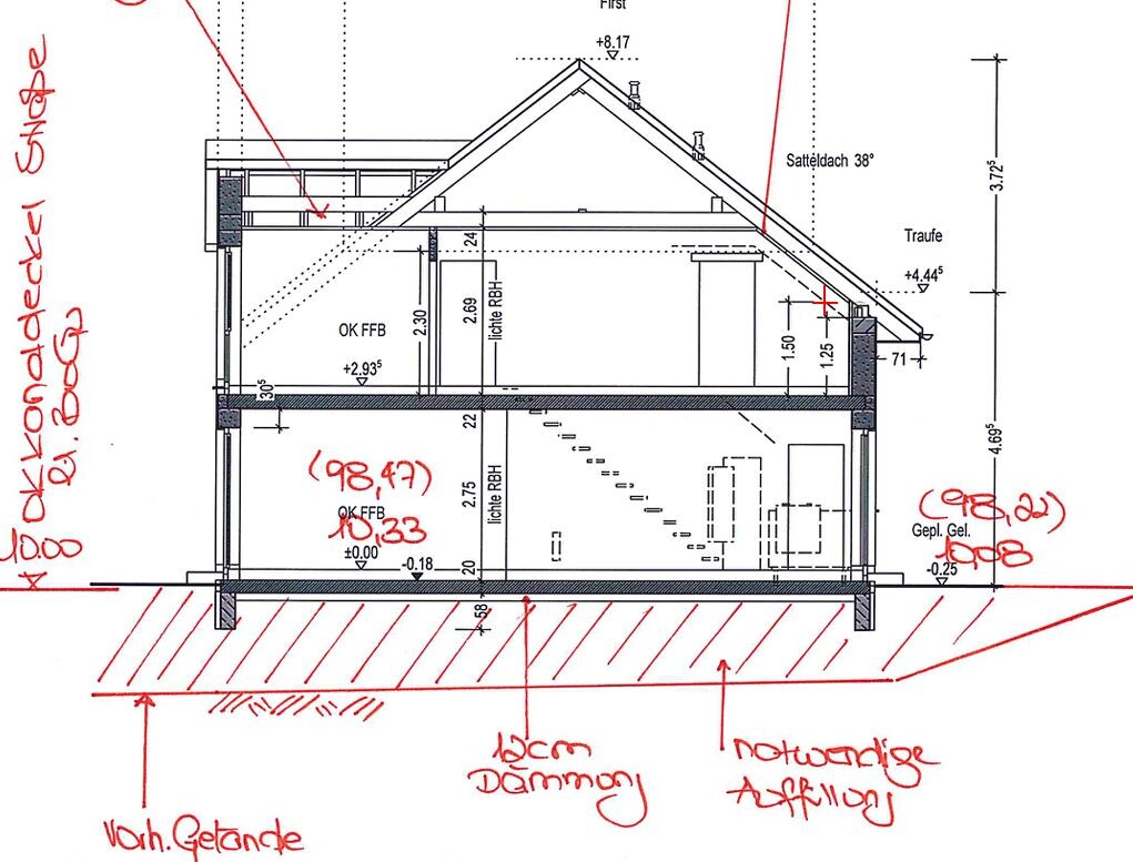 Schnitt durch ein zweigeschossiges Haus mit Dachstuhl, Treppe und Innenraum.