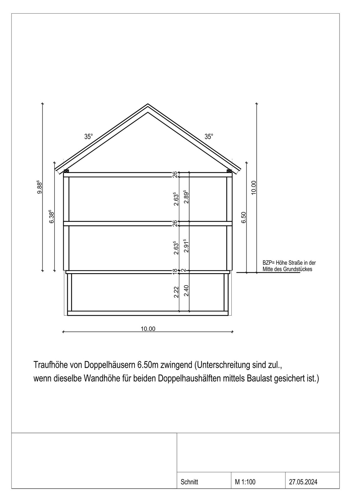 Technische Schnittzeichnung eines Hauses mit Dach und Höhenangaben