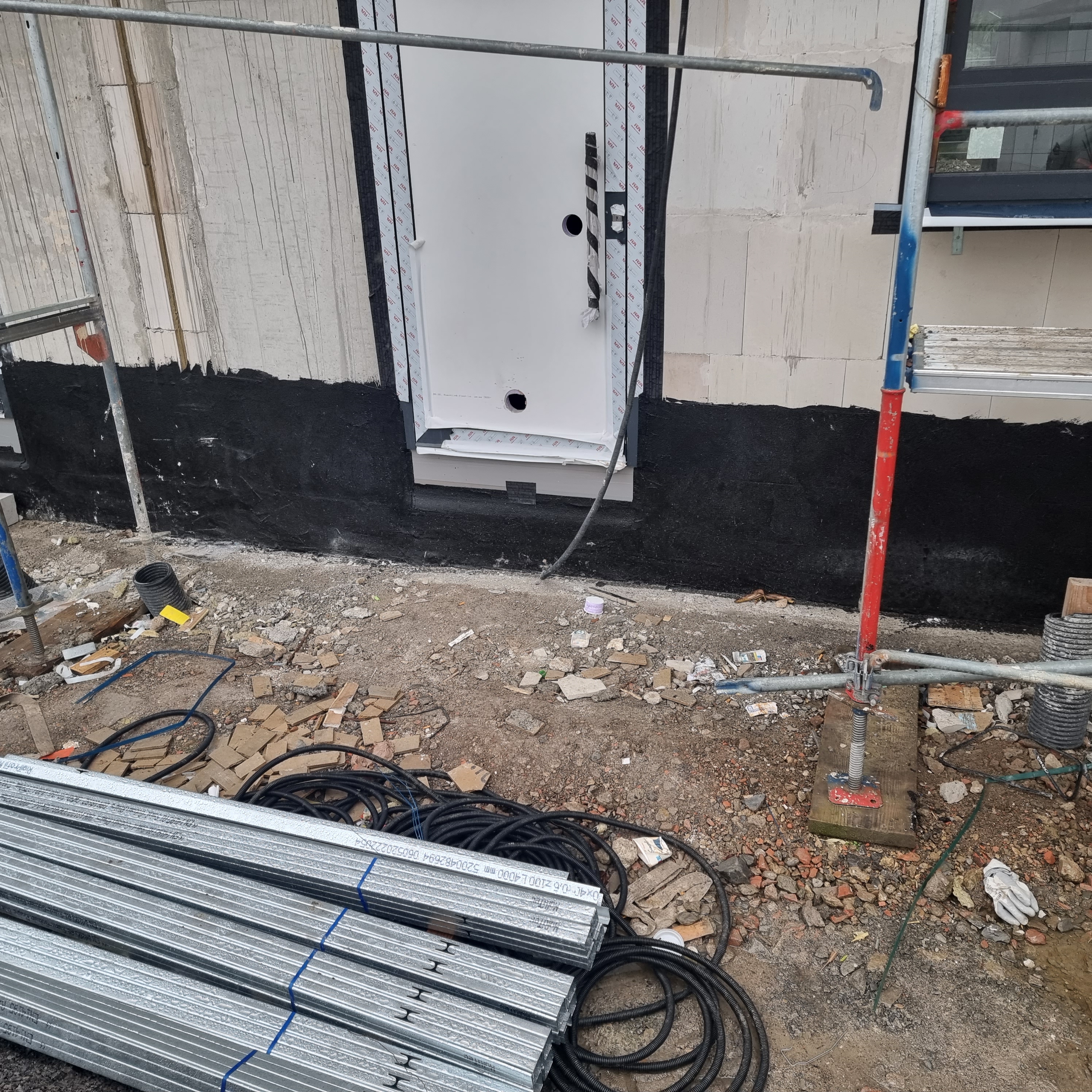 rohbau-wand-dichtarbeiten-baustelle-außenwand.jpg