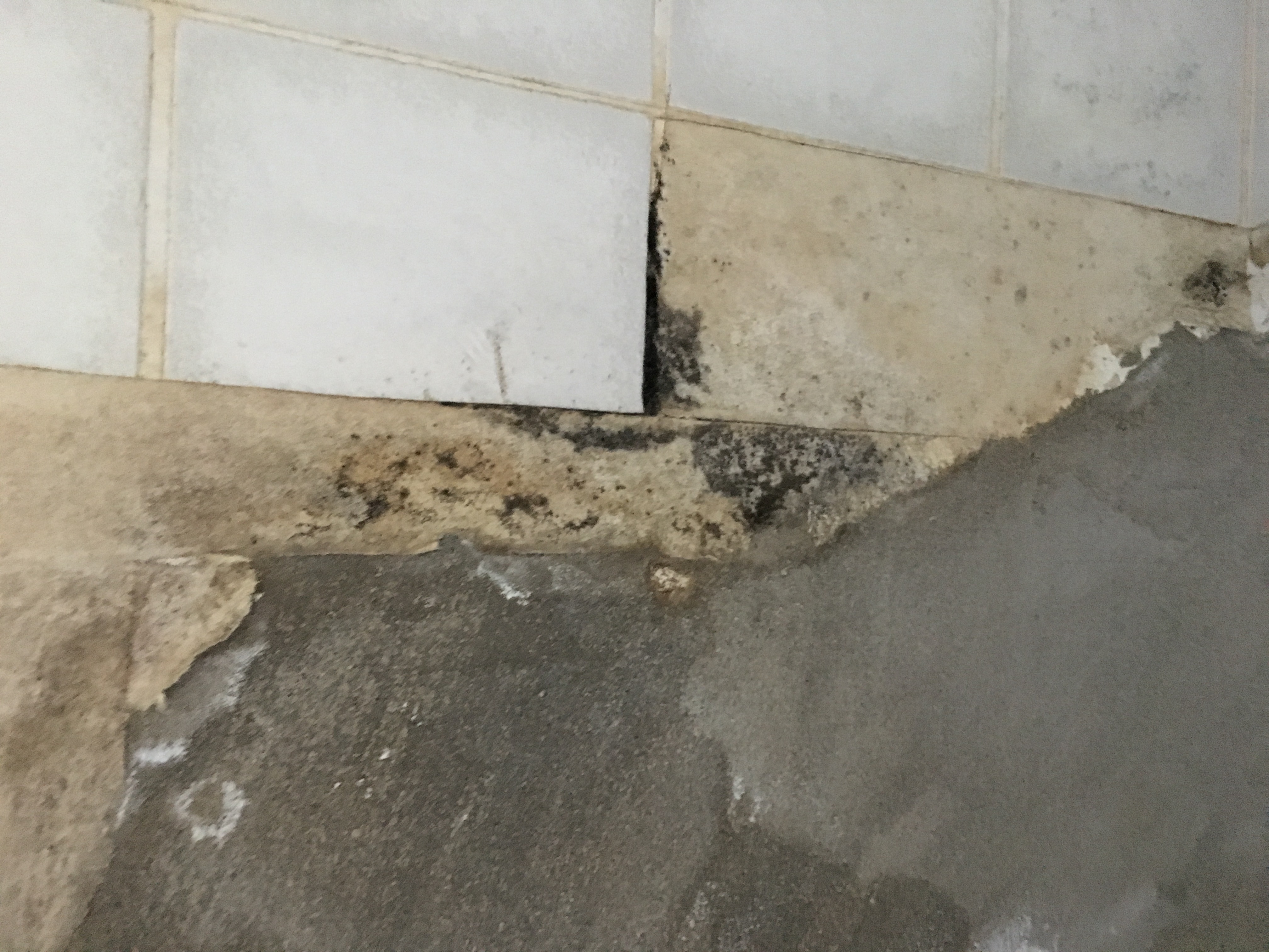 rohrinstallation-fehlerhaft-offene-rohrleitung-273229-2.jpg