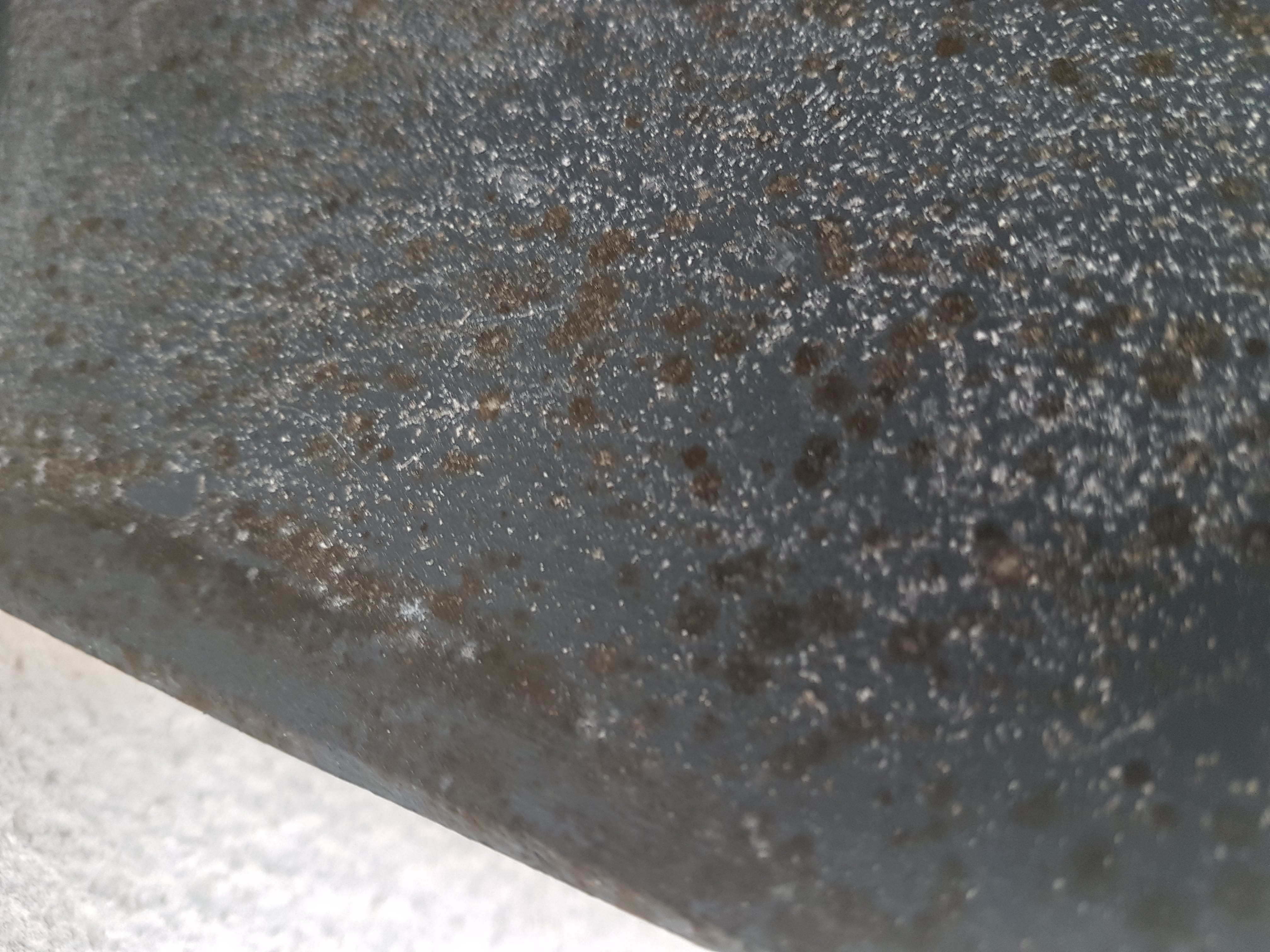 rostige-metalloberflaeche-baumangel.jpg