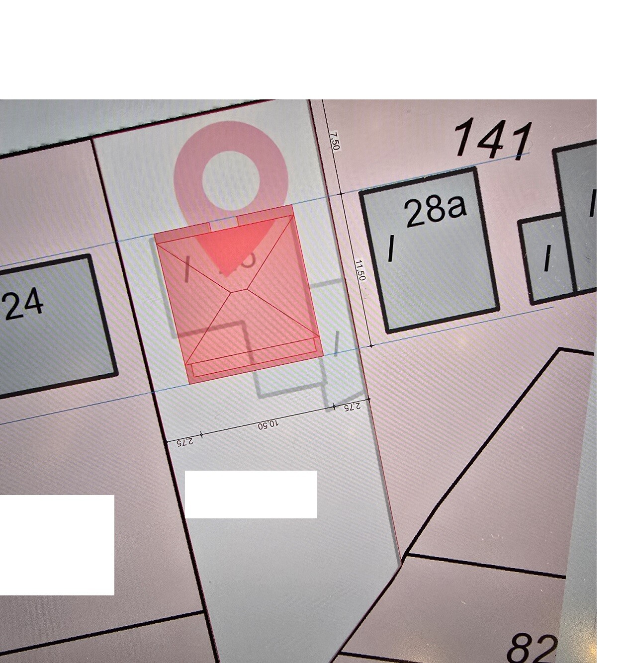 Lageplan: Rot markiertes Grundstück im Zentrum neben den Parzellen 28a und 141.