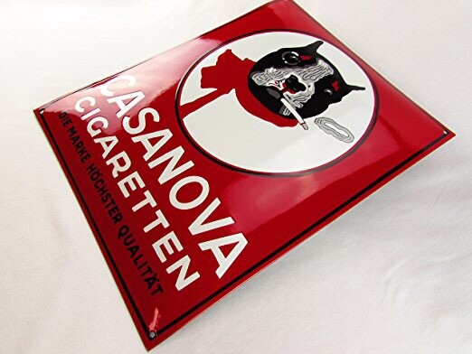 Rote Zigarettenschachtel mit CASANOVA CIGARETTEN und rundem Logo mit schwarzer Figur.