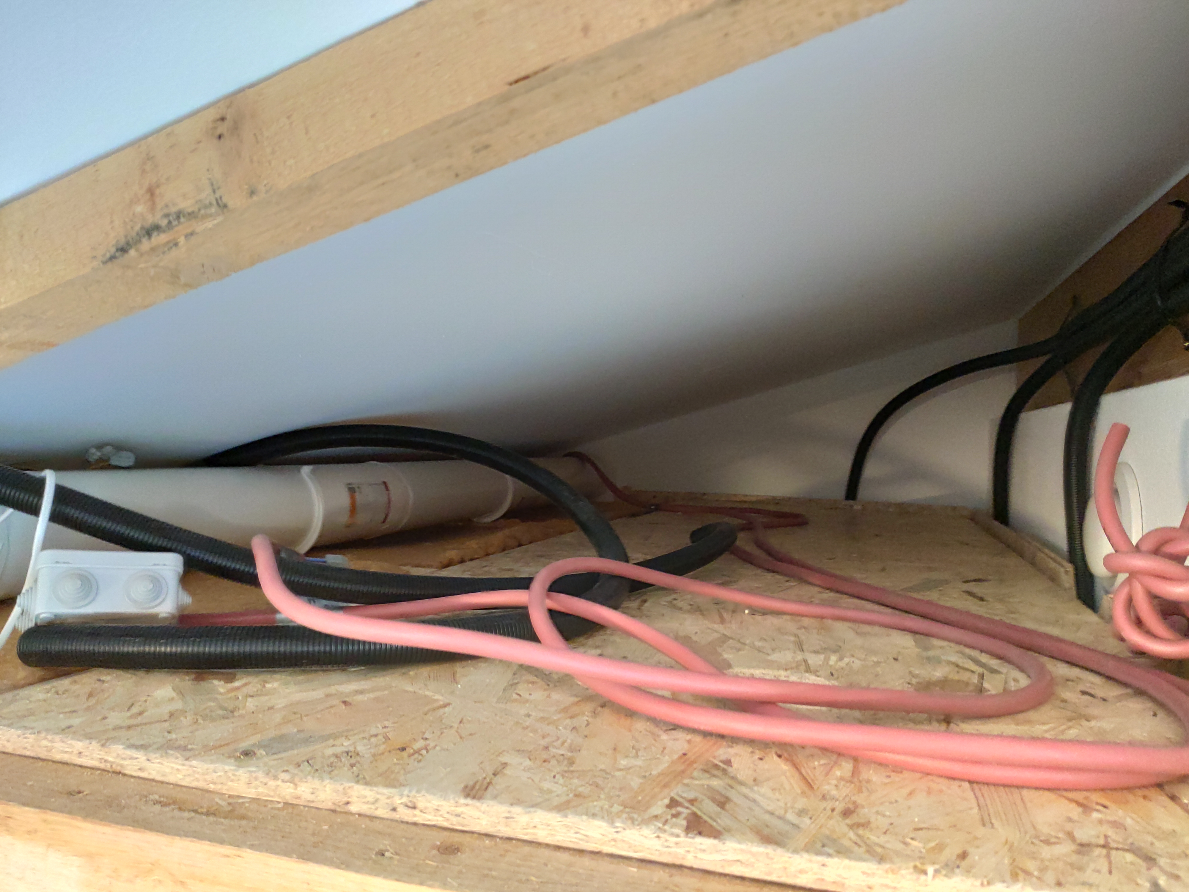 sauna-selbst-bauen-mit-dachschraege-anregungenhinweiseplanungen-459884-4.jpg