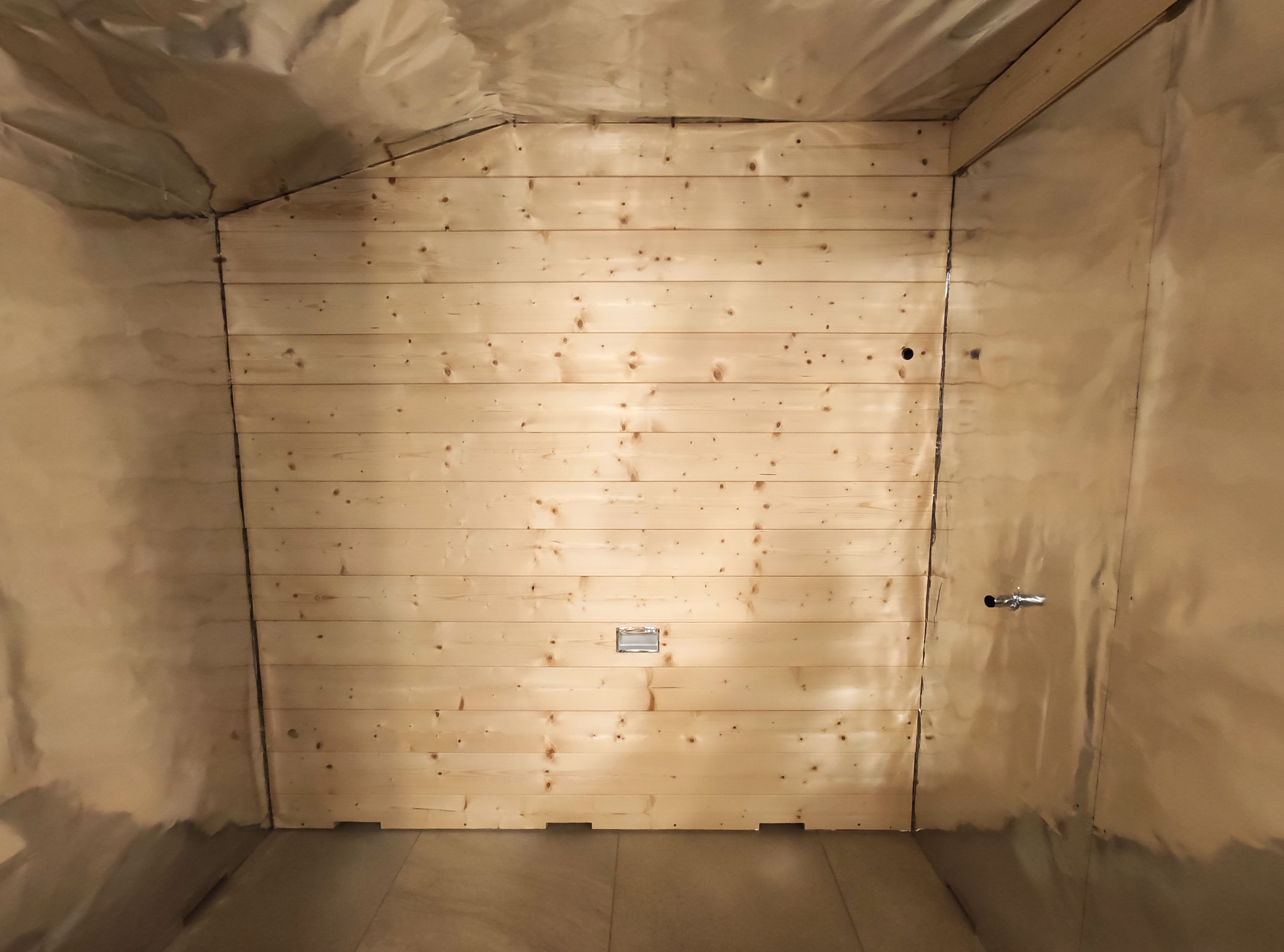 sauna-selbst-bauen-mit-dachschraege-anregungenhinweiseplanungen-460906-1.jpg