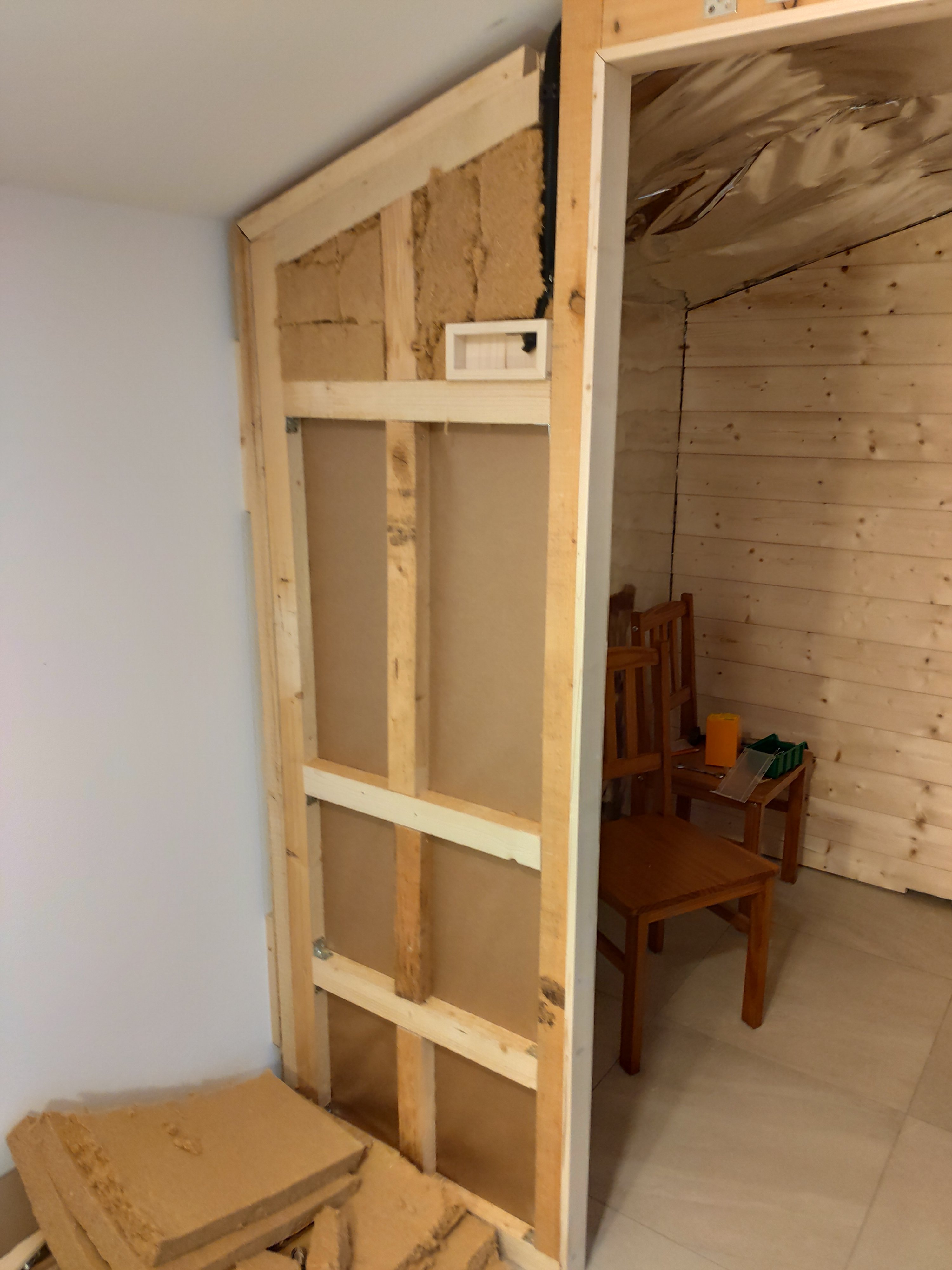 sauna-selbst-bauen-mit-dachschraege-anregungenhinweiseplanungen-461641-4.jpg